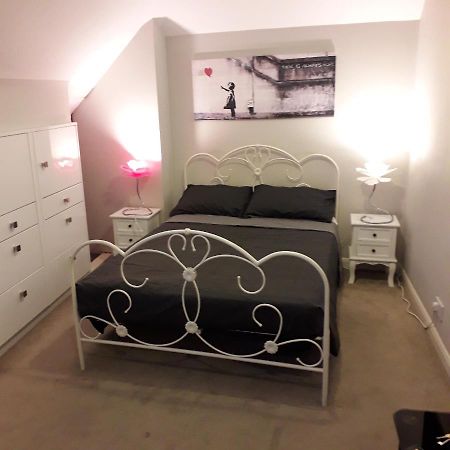 Street Artist Bed and Breakfast Romford Exterior foto